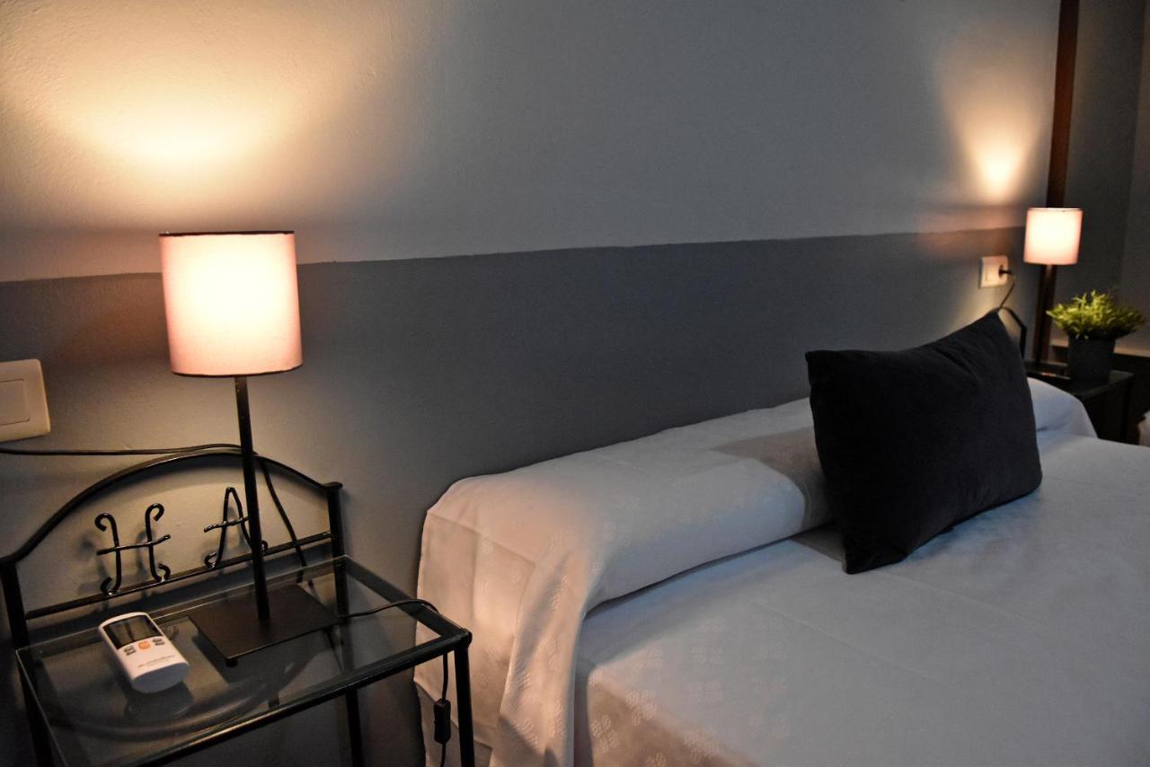 Hotel Rural & Restaurante Las Camaretas กอร์เตส เด ลา ฟรอนเตรา ภายนอก รูปภาพ