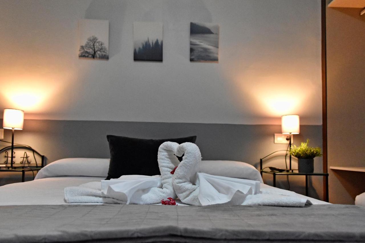 Hotel Rural & Restaurante Las Camaretas กอร์เตส เด ลา ฟรอนเตรา ภายนอก รูปภาพ