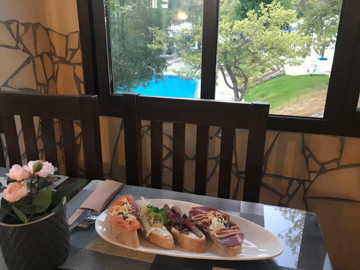 Hotel Rural & Restaurante Las Camaretas กอร์เตส เด ลา ฟรอนเตรา ภายนอก รูปภาพ