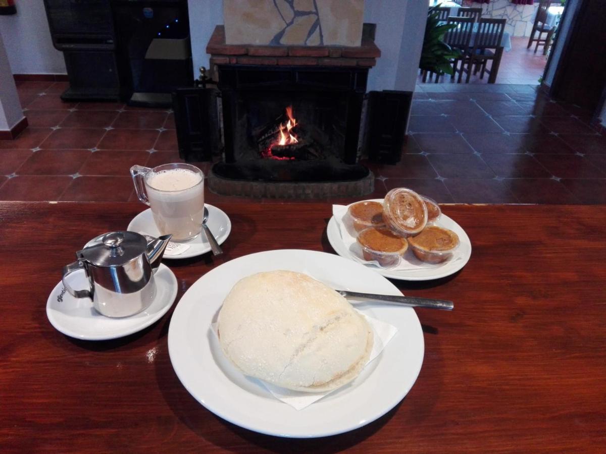 Hotel Rural & Restaurante Las Camaretas กอร์เตส เด ลา ฟรอนเตรา ภายนอก รูปภาพ